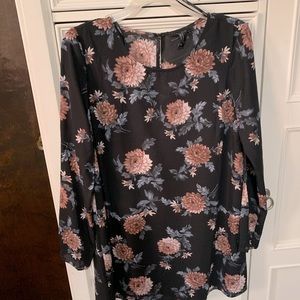 Gorgeous women’s fall flowered dress!